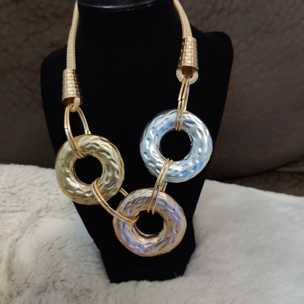 Necklace and earring set